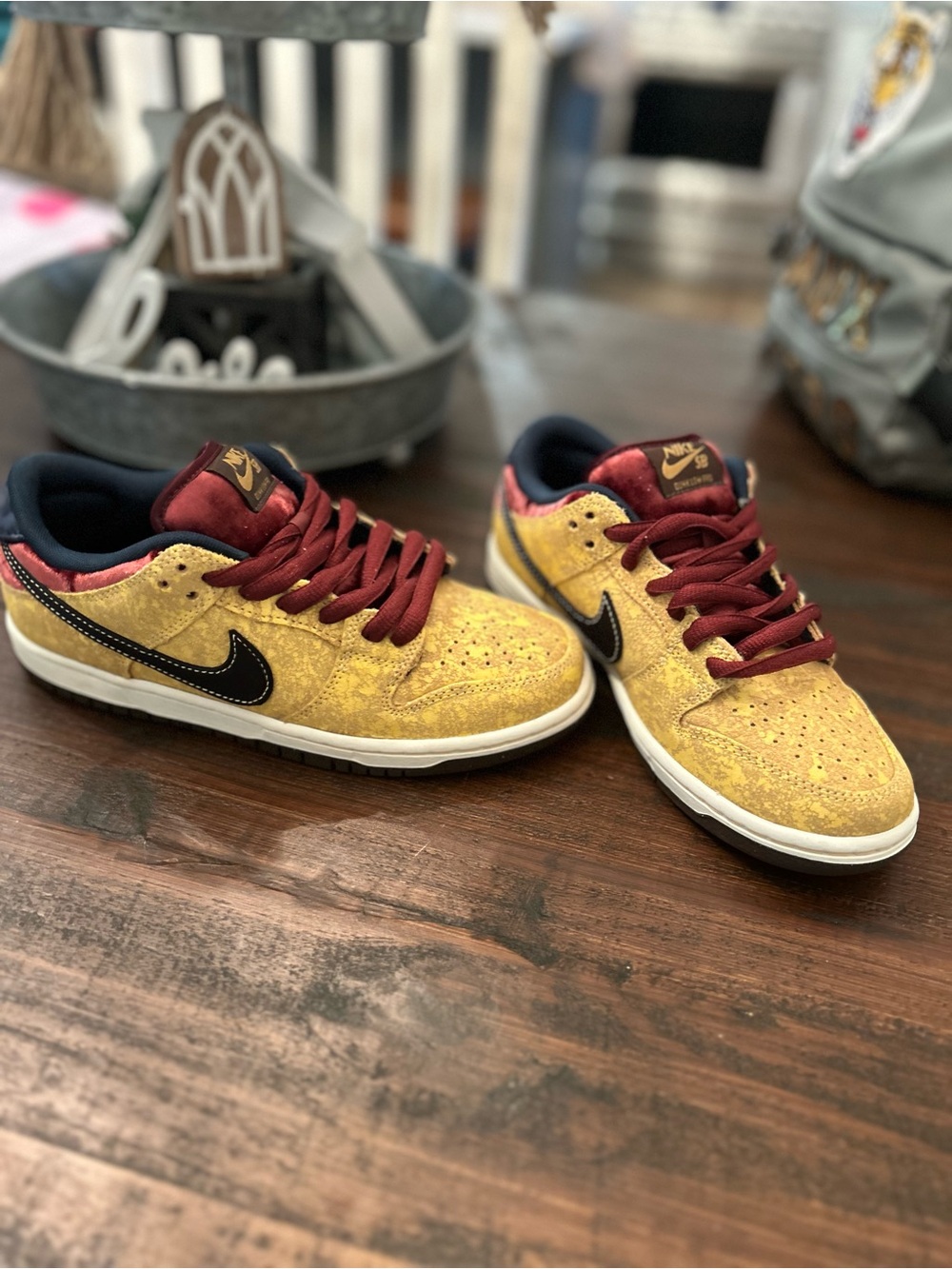 Mens Size 5.5 - Nike Dunk SB Low City of Cinema